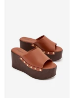 Dámské nazouváky na platformě s přezkami Camel model 21918838 - Boto Dámské nazouváky na platformě s přezkami Camel model 21918838 - Boto