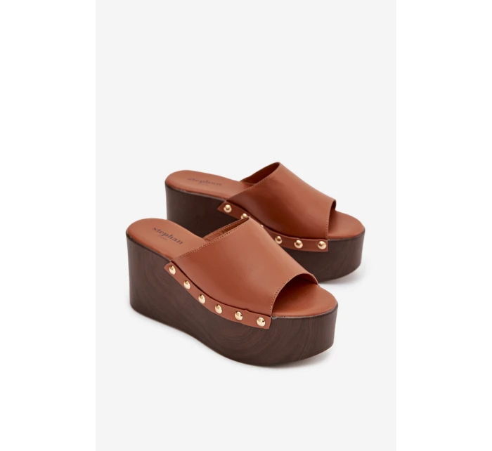 Dámské nazouváky na platformě s přezkami Camel model 21918838 - Boto Dámské nazouváky na platformě s přezkami Camel model 21918838 - Boto