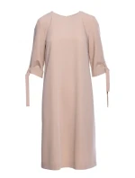 Šaty áčkového střihu s rukávy béžové model 20966050 - STYLOVE Šaty áčkového střihu s rukávy béžové model 20966050 - STYLOVE