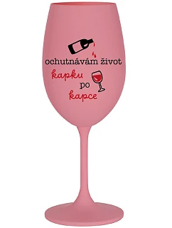 OCHUTNÁVÁM ŽIVOT KAPKU PO KAPCE - růžová sklenice na víno 350 ml