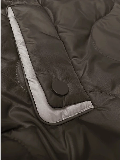 Krátká dámská vesta v khaki barvě s odepínací kapucí model 19709915 - BH FOREVER Krátká dámská vesta v khaki barvě s odepínací kapucí model 19709915 - BH FOREVER