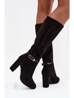 Dámské zateplené kozačky na sloupkovém podpatku se zlatou přezkou Seraphine – černé Dámské zateplené kozačky na sloupkovém podpatku se zlatou přezkou Seraphine – černé