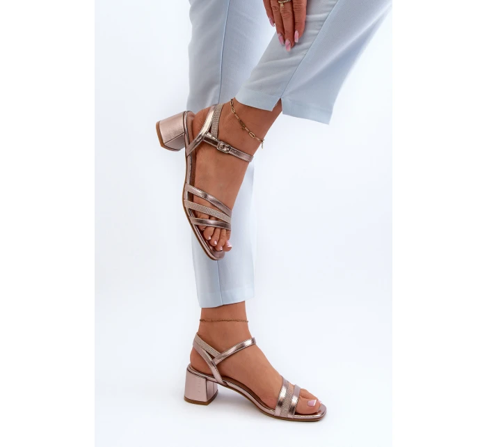 Dámské sandály na nízkém podpatku z ekokůže model 21659173 stříbrné - SERGIO LEONE