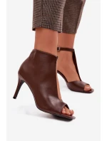 Dámské sandály na podpatku čokoládové model 22037742 - Boto