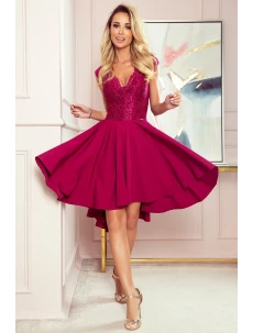 PATRICIA Dámské šaty ve vínové bordó barvě s delším zadním dílem a krajkovým výstřihem 300-4