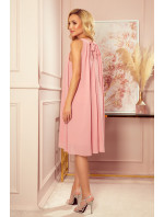 dámské šifonové šaty v pudrově růžové barvě s vázáním model 15740646 - numoco