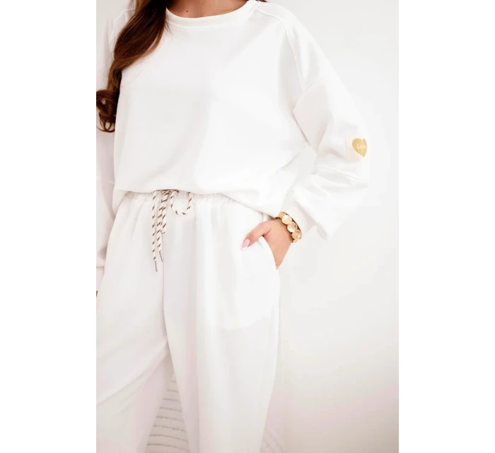 Dámský máslový komplet s volnou mikinou a kalhotami s nápisem LOVE bílý