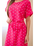 Dámské šaty s puntíky s krátkým rukávem a model 22064441 fuchsiová - K-Fashion