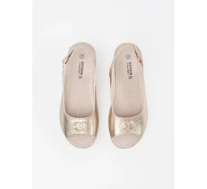 Jedinečné sandály dámské zlaté na klínku Jedinečné sandály dámské zlaté na klínku