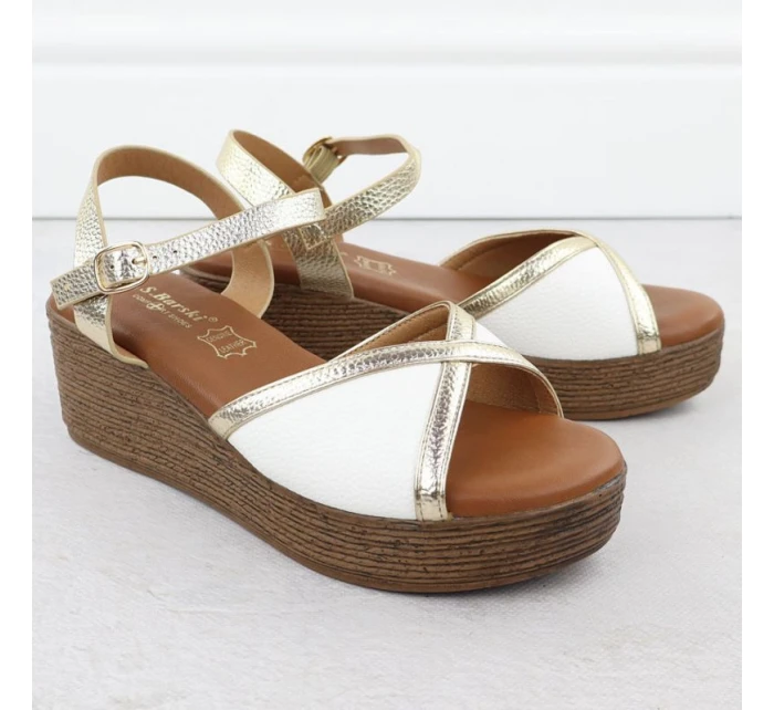 Dámské sandály na platformě bílé a zlaté model 21904971 - S.Barski Dámské sandály na platformě bílé a zlaté model 21904971 - S.Barski