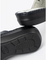 Krásné tmavě modré nazouváky dámské na plochém podpatku Krásné tmavě modré nazouváky dámské na plochém podpatku