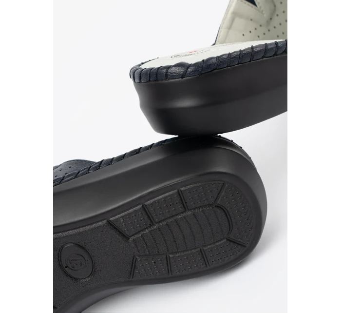 Krásné tmavě modré nazouváky dámské na plochém podpatku Krásné tmavě modré nazouváky dámské na plochém podpatku