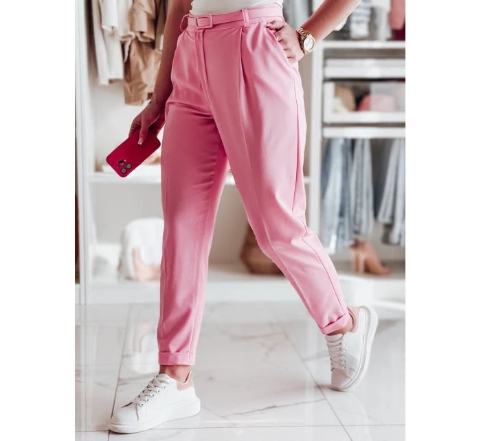 Ležérní dámské plisované kalhoty s páskem PLISSO pink FashionStreet UY2519 Ležérní dámské plisované kalhoty s páskem PLISSO pink FashionStreet UY2519