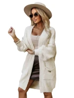 Módní oversize svetr s ozdobnou broží a kapsami béžový model 21322456 - numoco basic