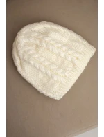 Dámská zimní čepice z vlny s copánkovým vzorem K452 ecru Dámská zimní čepice z vlny s copánkovým vzorem K452 ecru