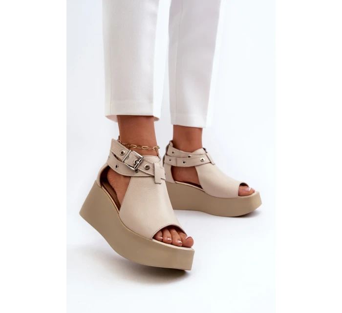 Zazoo kožené sandály na klínu, béžová Zazoo kožené sandály na klínu, béžová