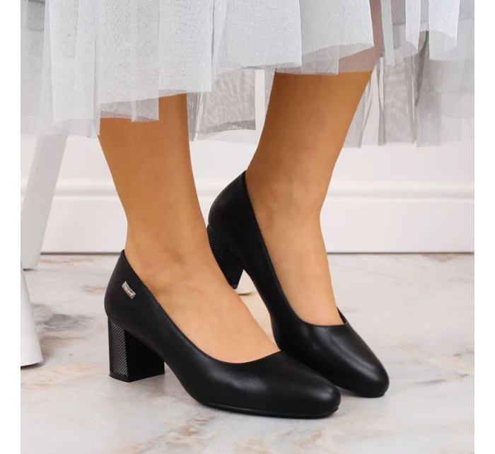 Černé lodičky Sergio Leone W SK314A s ozdobným sloupkem Černé lodičky Sergio Leone W SK314A s ozdobným sloupkem