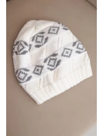 Dámská zimní čepice z vlny s geometrickým vzorem K434 bílá + šedá