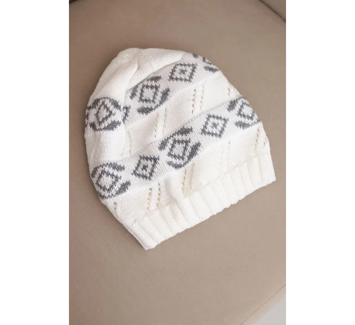 Dámská zimní čepice z vlny s geometrickým vzorem K434 bílá + šedá