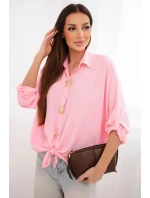 Dámská košile s model 22018646 ozdobnými knoflíky a límcem cukrově růžová - K-Fashion