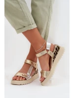 Kožené dámské sandály na platformě model 22028036 Zlaté - D&A