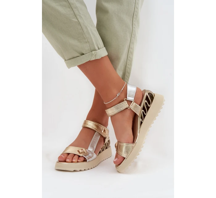Kožené dámské sandály na platformě model 22028036 Zlaté - D&A