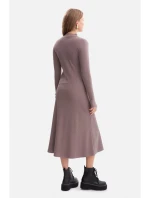 Žebrované midi šaty s asymetrickým pasem model 21379840 - BeWear Žebrované midi šaty s asymetrickým pasem model 21379840 - BeWear