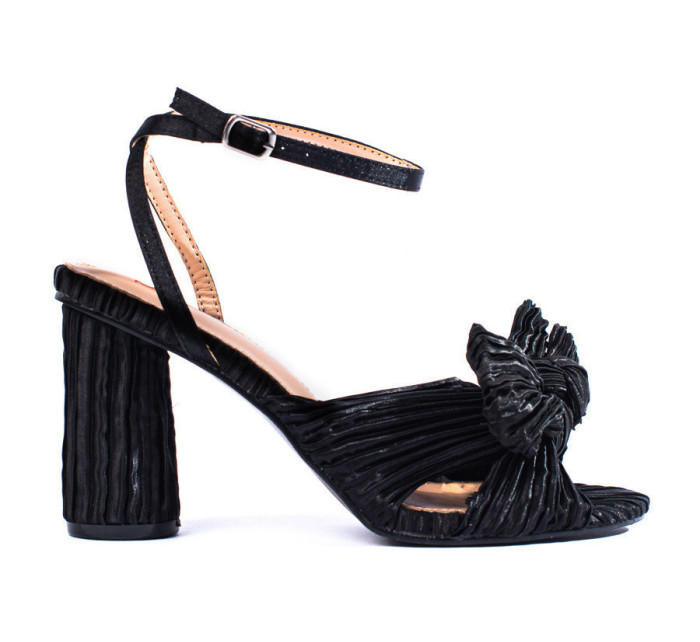 Komfortní dámské černé  sandály na širokém podpatku