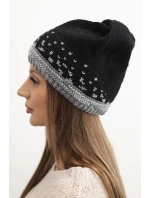 Dámská zimní čepice z vlny s geometrickým vzorem K477 černá + šedá Dámská zimní čepice z vlny s geometrickým vzorem K477 černá + šedá