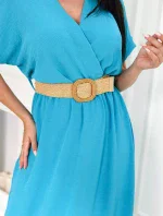 Dlouhé šaty s ozdobným páskem tyrkys