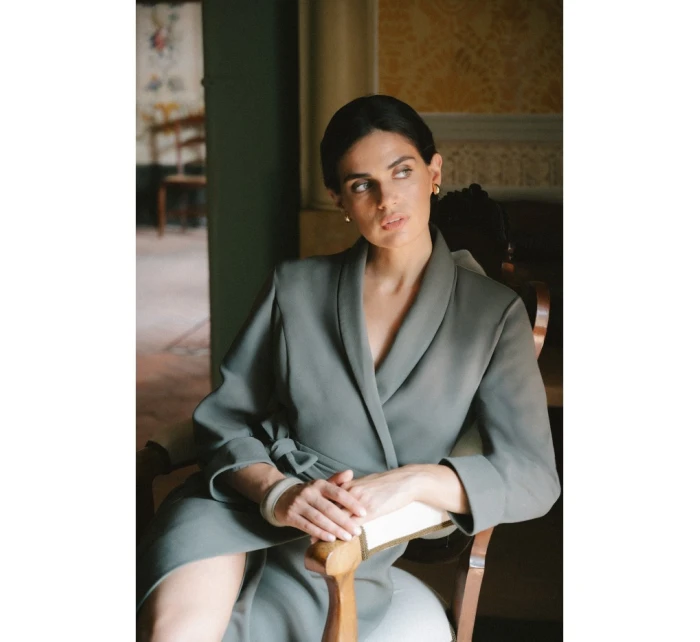 S415 Košilové šaty vázané v pase - khaki barva