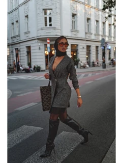 Zavinovací šaty z černé model 21295894 - Moe