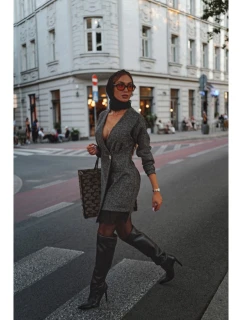 Zavinovací šaty z  černé model 21295894 - Moe