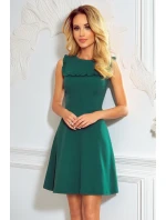 Trapézové zelené šaty s volánkovým výstřihem | model 21196761 - numoco Trapézové zelené šaty s volánkovým výstřihem | model 21196761 - numoco