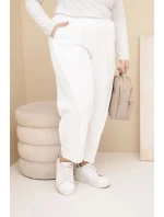 Dámské bavlněné kalhoty Plus Size volného střihu s vysokým pasem ecru Dámské bavlněné kalhoty Plus Size volného střihu s vysokým pasem ecru