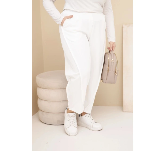 Dámské bavlněné kalhoty Plus Size volného střihu s vysokým pasem ecru Dámské bavlněné kalhoty Plus Size volného střihu s vysokým pasem ecru