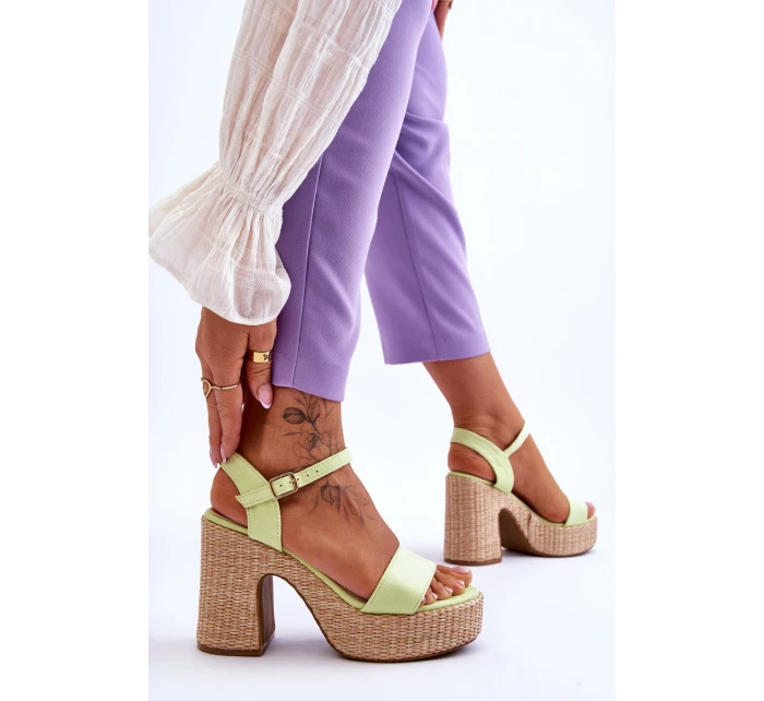 Pohodlné semišové sandály na podpatku Světle zelená model 21613574 - Boto Pohodlné semišové sandály na podpatku Světle zelená model 21613574 - Boto