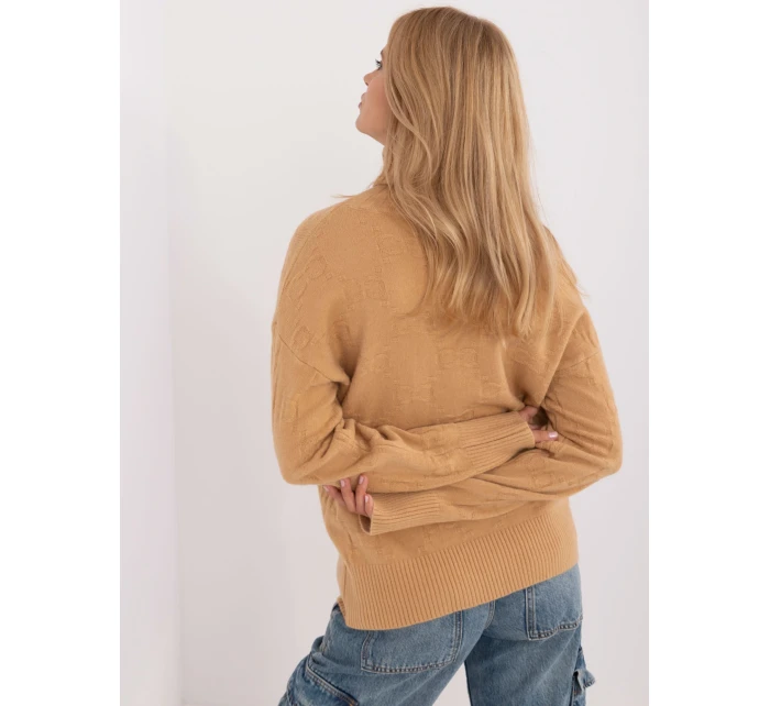 Sweter AT SW camelowy model 20459081 - FPrice Sweter AT SW camelowy model 20459081 - FPrice