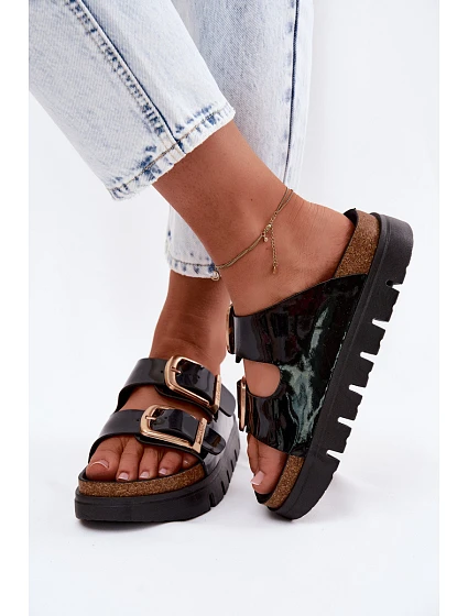 Lakované dámské pantofle na platformě se zlatými klipsy Lee Cooper LCW-26-35-4459L Černé