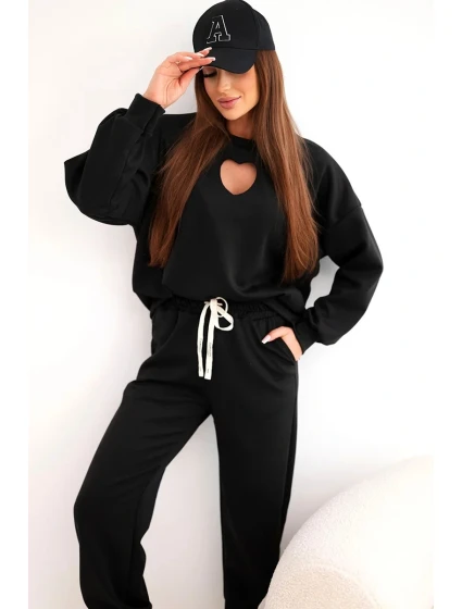 Dámská souprava model 21921202 s výřezem ve tvaru srdce černý - K-Fashion Dámská souprava model 21921202 s výřezem ve tvaru srdce černý - K-Fashion