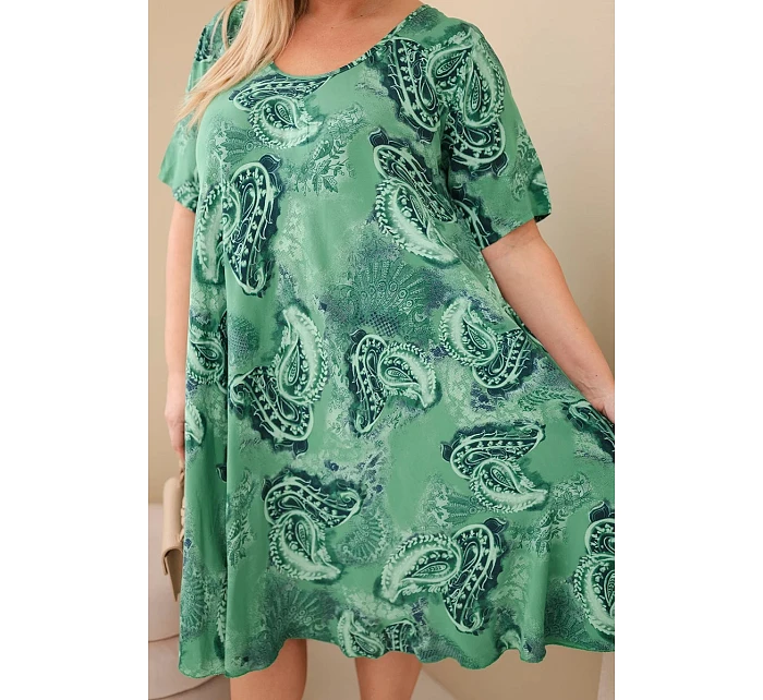Dámské viskózové šaty Plus Size s krátkým rukávem a model 22043030 střihem zelená - K-Fashion