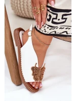 Dámské Sandály Na Plochém Podpatku S Ozdobou Bílé model 21686839 - Boto Dámské Sandály Na Plochém Podpatku S Ozdobou Bílé model 21686839 - Boto