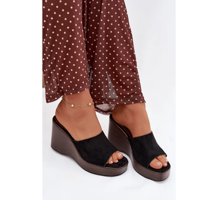 Dámské pantofle na platformě Černé model 21919251 - Boto