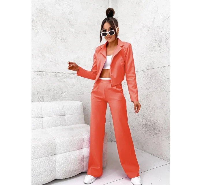 Dámský komplet v korálové barvě krátké sako a široké kalhoty model 19673906 - Moon Dámský komplet v korálové barvě krátké sako a široké kalhoty model 19673906 - Moon