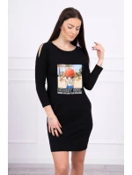 Šaty s potiskem Honey model 18744046 černé - K-Fashion Šaty s potiskem Honey model 18744046 černé - K-Fashion