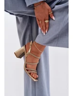 Dámské sandály na podpatku s pásky a kamínky Zlaté model 22027983 - Boto Dámské sandály na podpatku s pásky a kamínky Zlaté model 22027983 - Boto