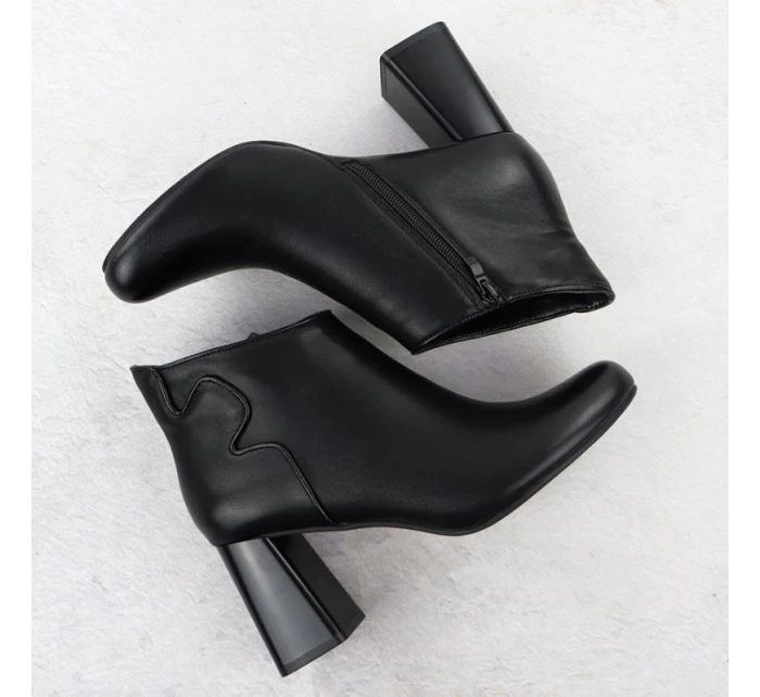 Elegantní černé kožené boty na jehlovém podpatku model 21905504 - JEZZI