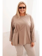 Dámská blůza Plus Size s model 21820427 kapsou a ohrnutým rukávem kiwi - K-Fashion