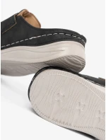 Pohodlné  nazouváky černé dámské na plochém podpatku