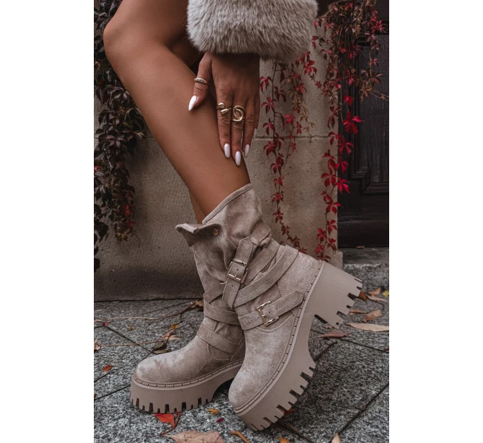 Dámské boty na podpatku s přezkami a páskem béžové model 21715455 - Boto